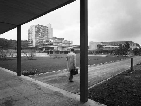 Die Geschichte beginnt 1964/65 mit dem Bezug des Instituts für Kernphysik.